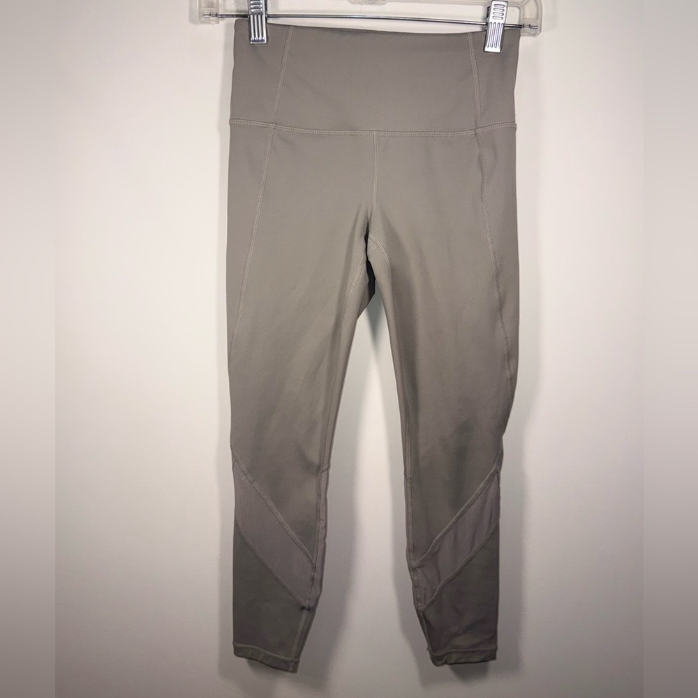Athleta Women Light Gray High-Waist Leggings Withe mesh design at ankle Size XSP